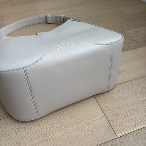 lululemon Leather Alternative Shoulder Bag 8L BRAND NEW, never used! - Picture 5 of 10